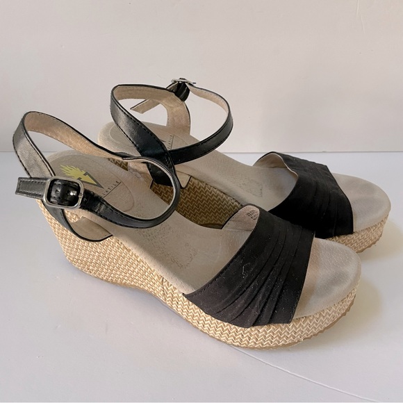 Volatile Black Wedge Heels 9 - Picture 7 of 14